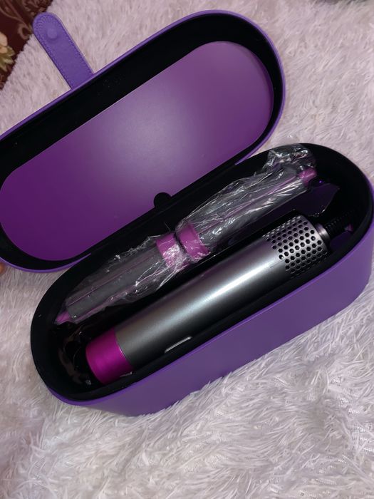 Фен для волосся з насадками