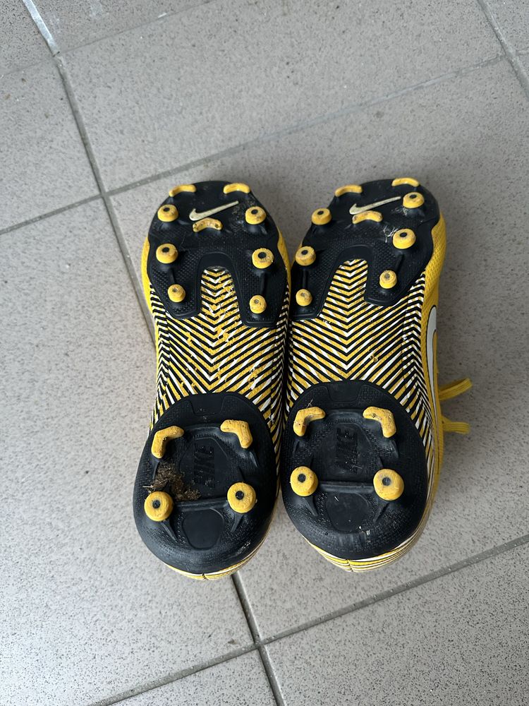 Buty Korki piłkarskie Nike Neymar EU 35 cm 22 us 3Y