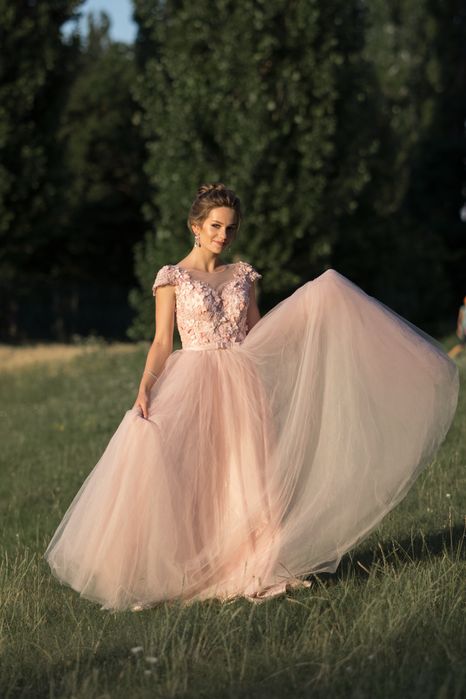 Випускна пишна сукня