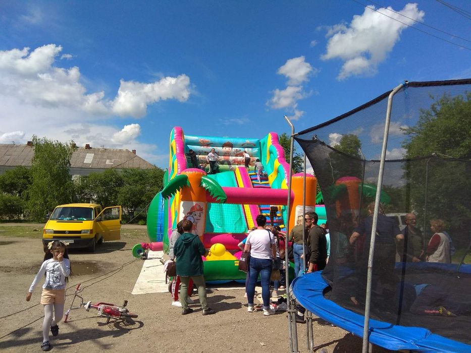 Виїздні атракціони на свято, оренда прокат батутів, солодка вата попко