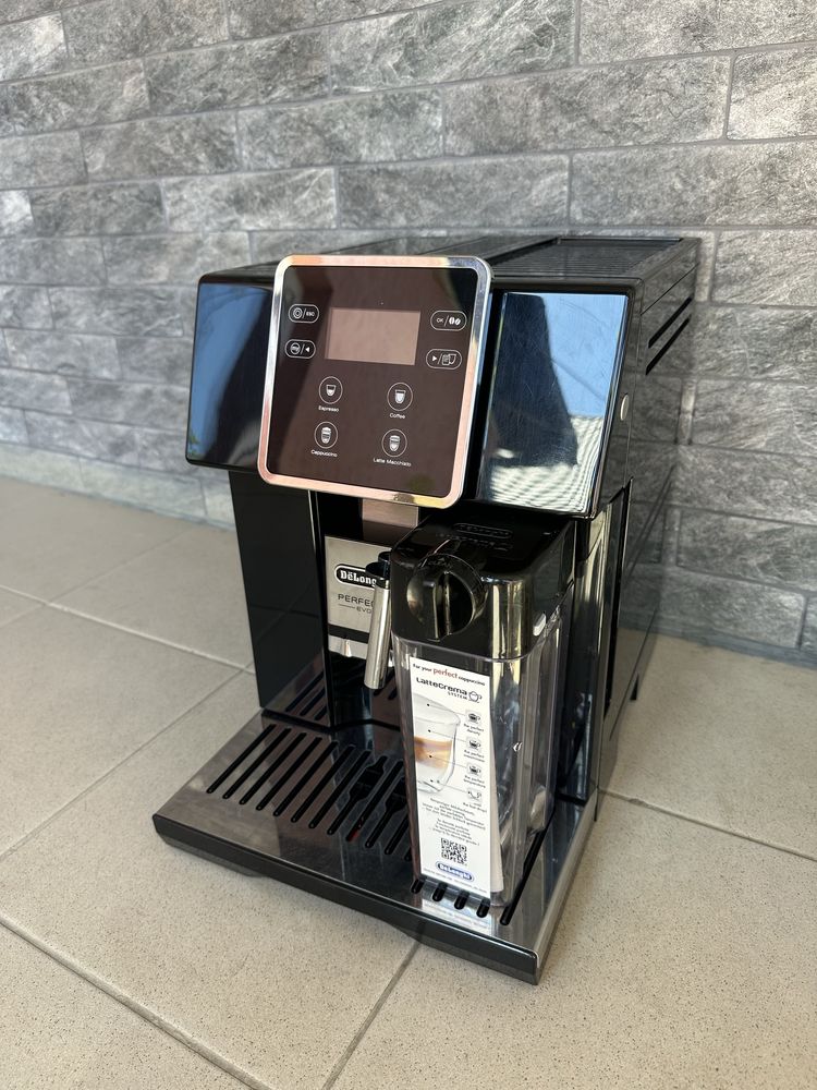 Кавомашина Delonghi Perfecta EVO кавоварка з гарантією