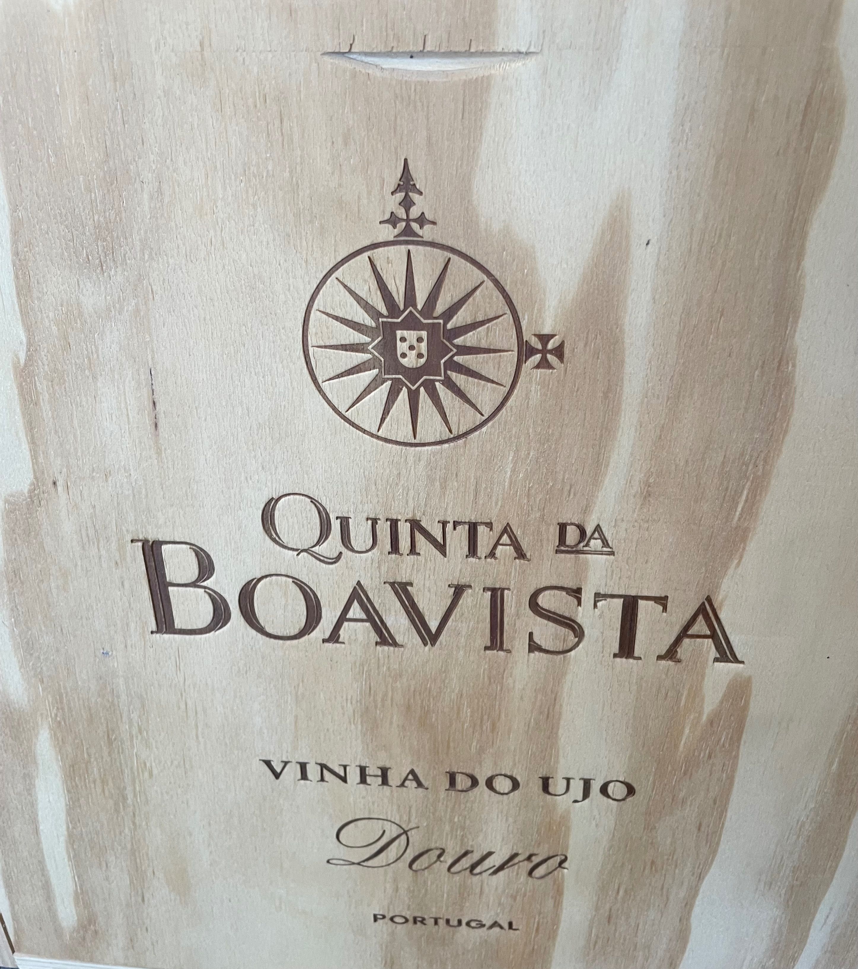 Caixas madeira de várias marcas vinho