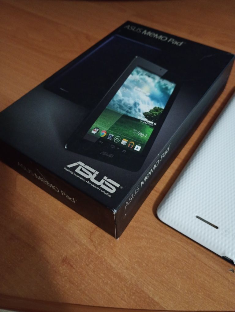 ASUS MEMO Pad ME 172V планшет