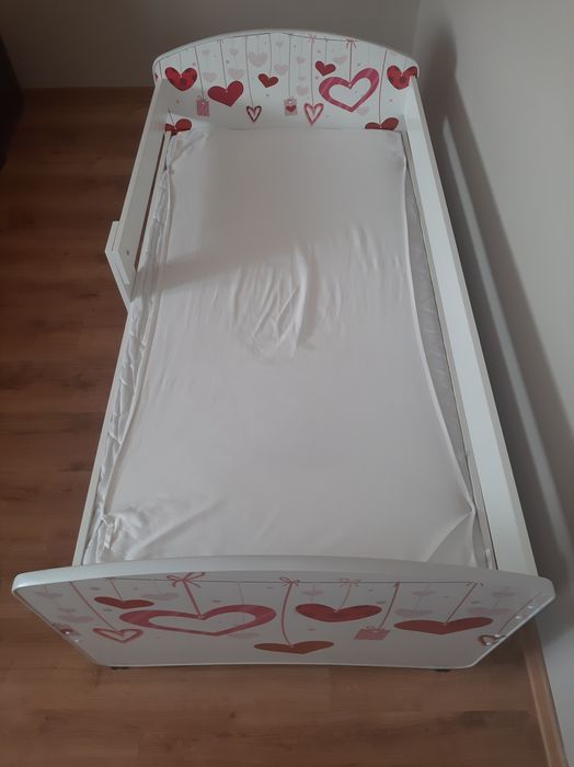 Piękne łóżko 160×80 Lucy z grafiką dla dziewczynki.