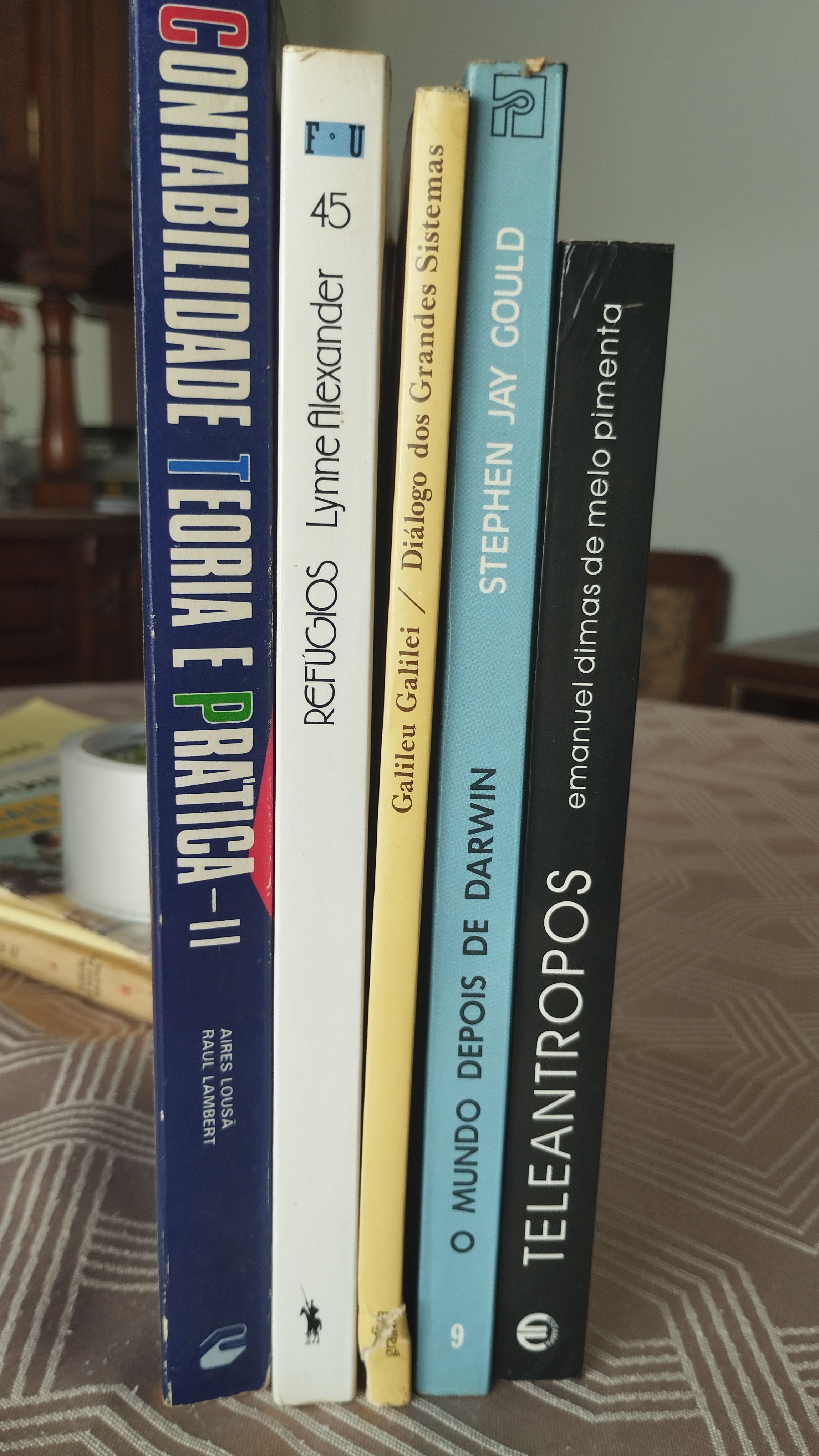 Pacote com 42 livros