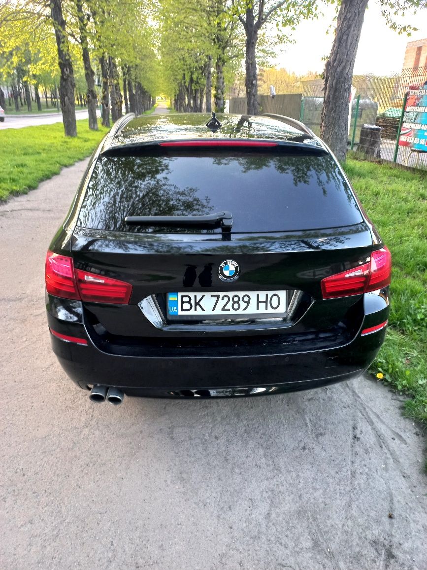 Автомобіль bmw 520