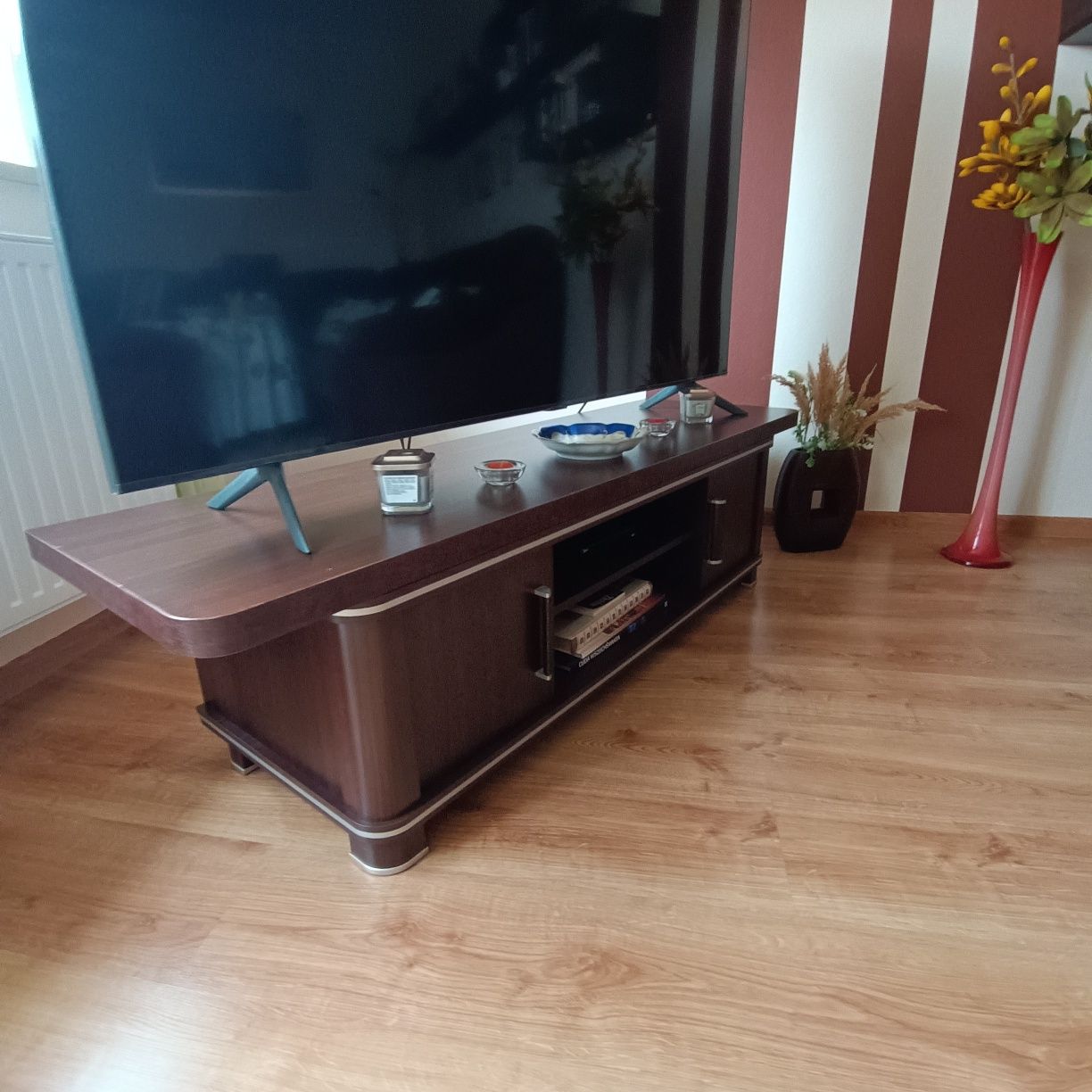 sprzesam komodę i szafkę pod telewizor