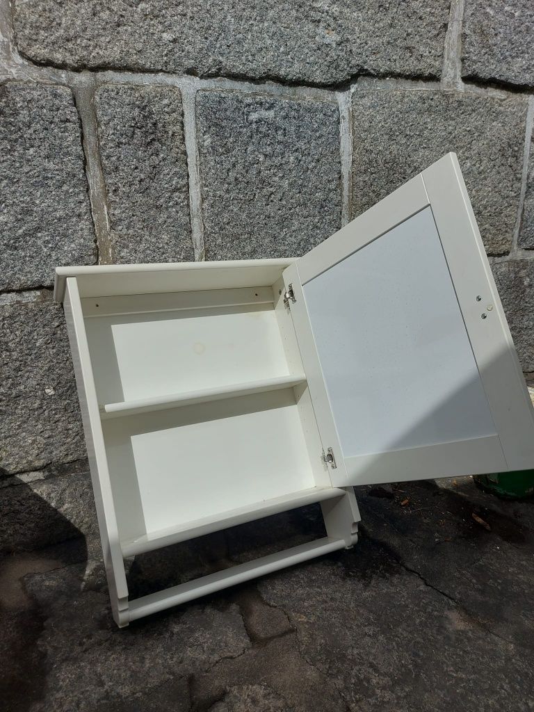 Farmácia de WC com Espelho Ikea