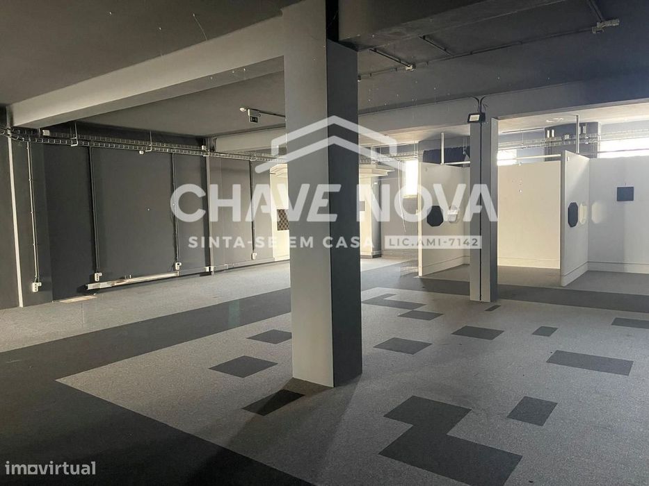 Loja c/ 300m2 no Porto
