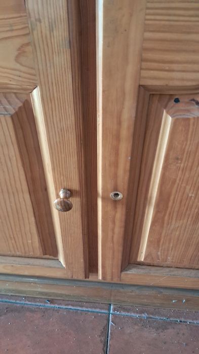 Armário de pinho ideal para restaurar