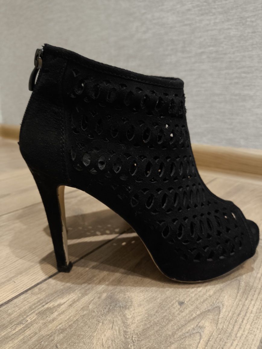 Buty ażurowe na obcasie