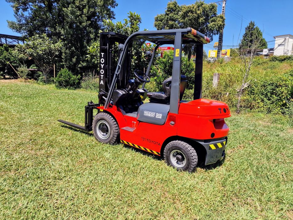 Empilhador toyota 2.5 tn