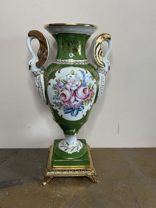 Vaso de porcelana pintado à mão