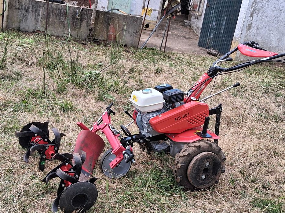 Moto enchada com motor honda, como nova.