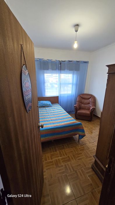 Quarto mobilado para arrendar (despesas incluidas)