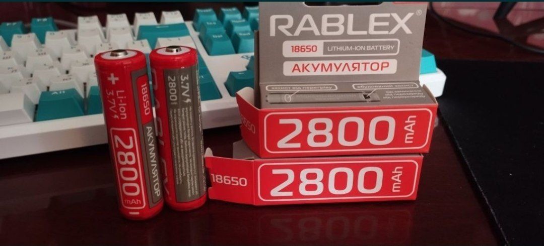 Продам 2шт акамулятори на 2800 mAh