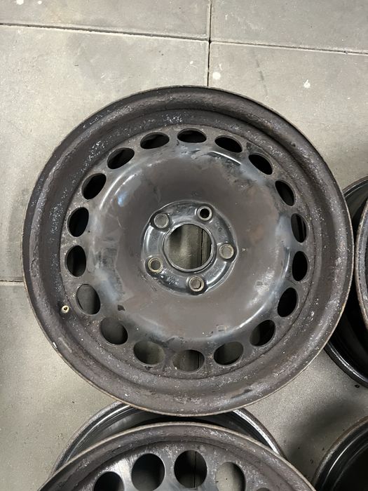 Felgi stalowe oryginalne 7Jx16H2 ET39 5x112 Audi z kołpakami A4 A6