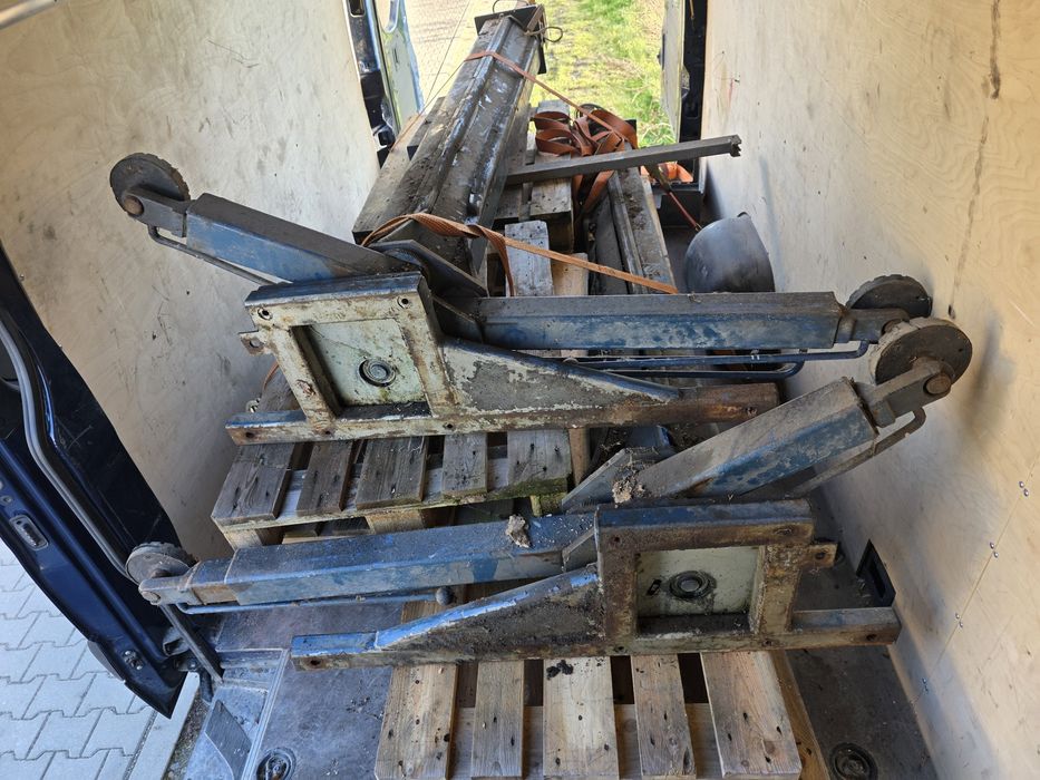 Podnośnik samochodowy dwukolumnowy niemiecki