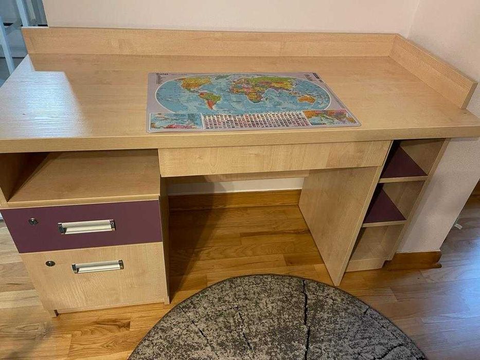 Zestaw mebli biurko i regał  Solidne meble
