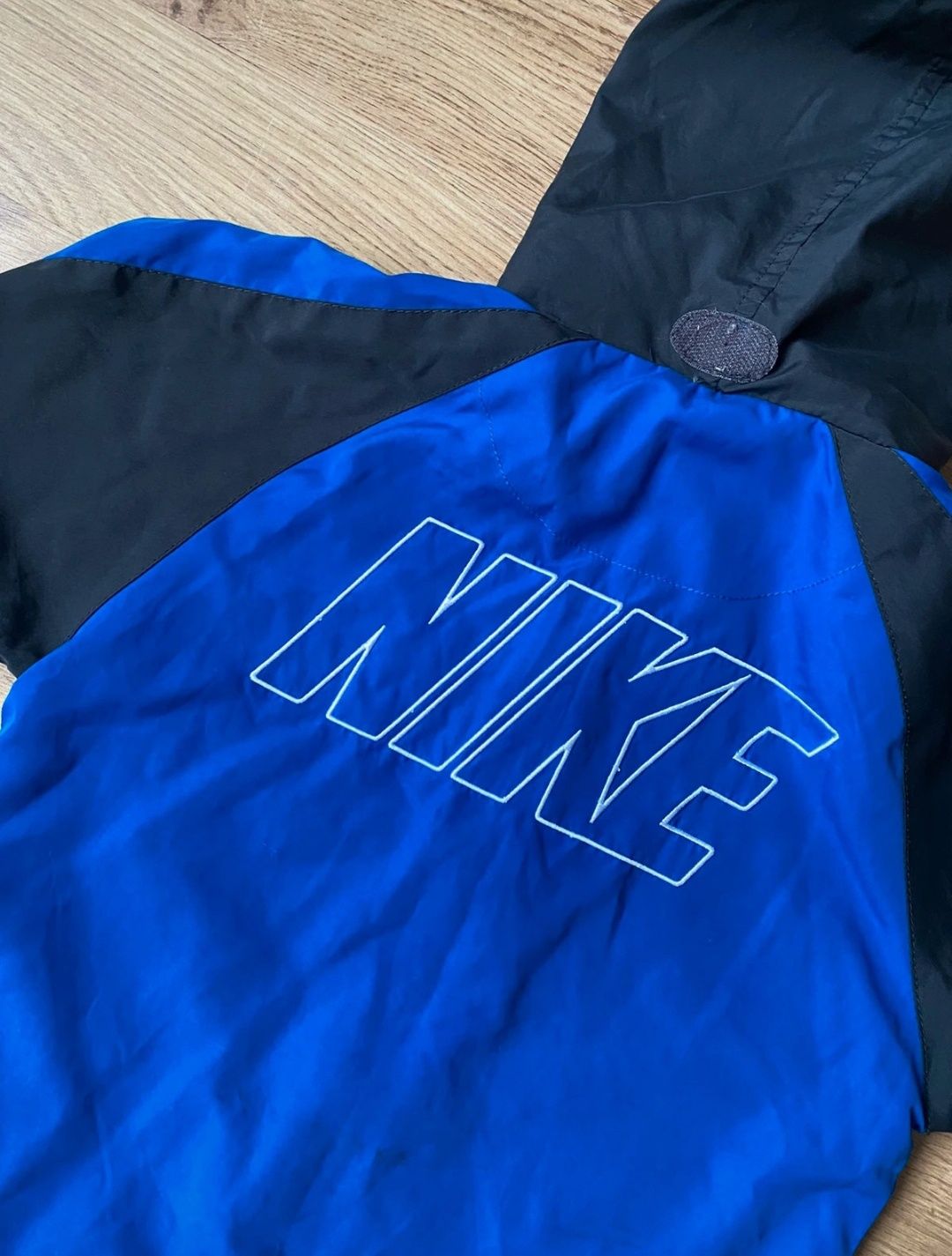 Kurtka wiatrówka Nike dla chlopczyka, rozmiar 104 cm