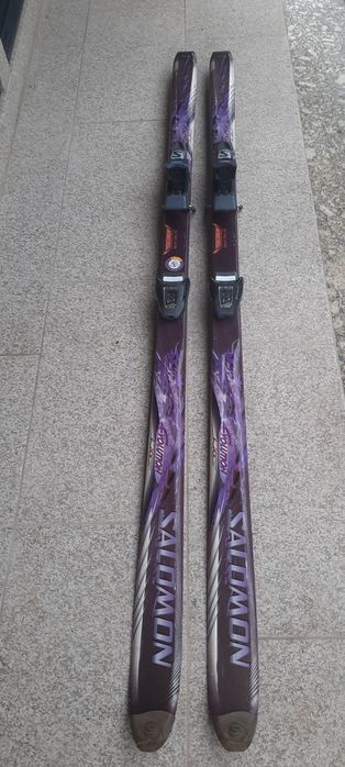 2 Skis Salomon, em excelente estado. Pode ver sem compromisso em Fafe.