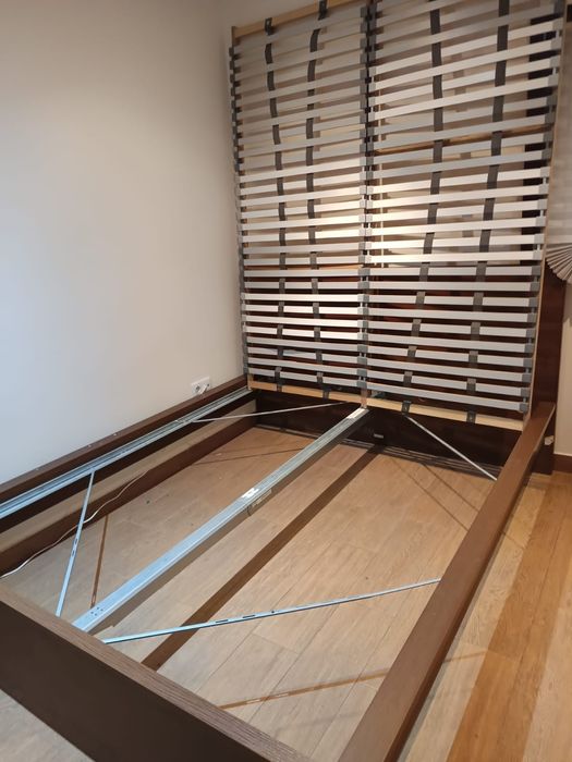 Vendo Cama de Casal + 2 caixas de arrumação.Tudo bem conservado.