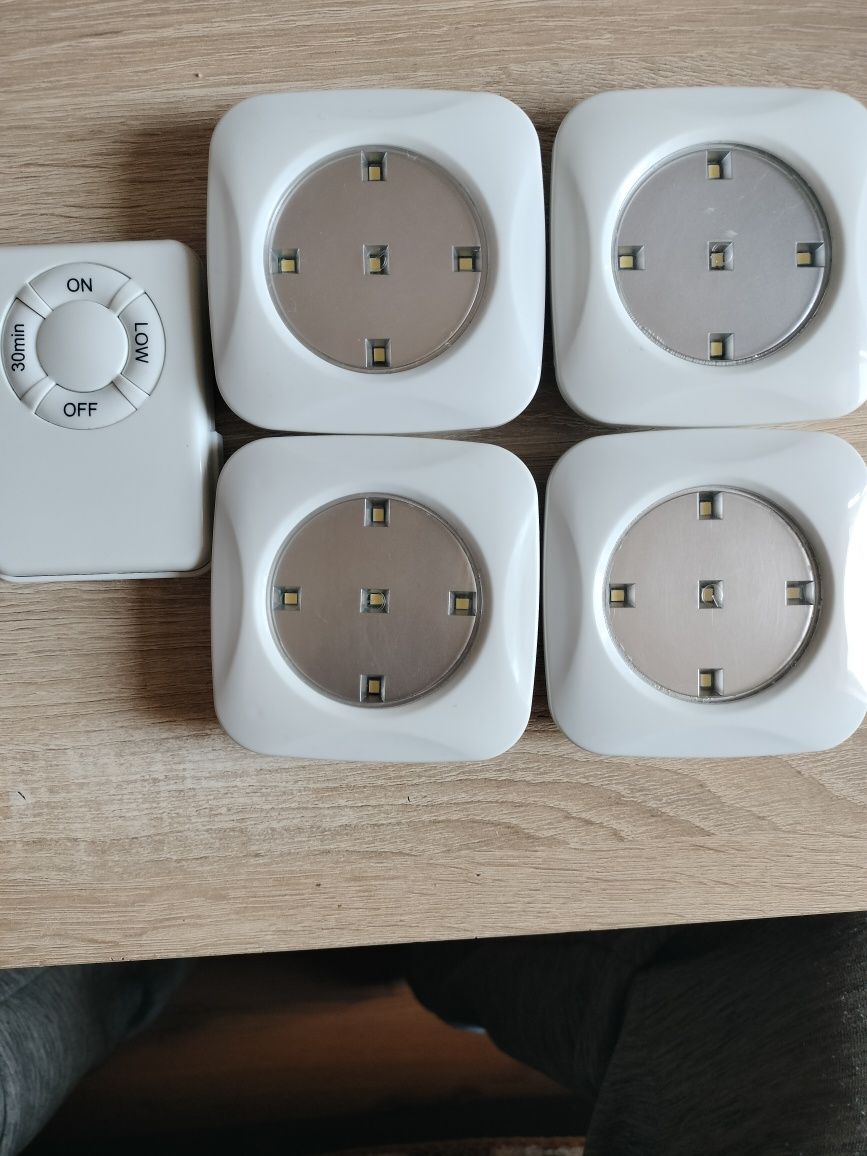 Lampki LED 4 szt.  plus pilot zdalnego sterowania