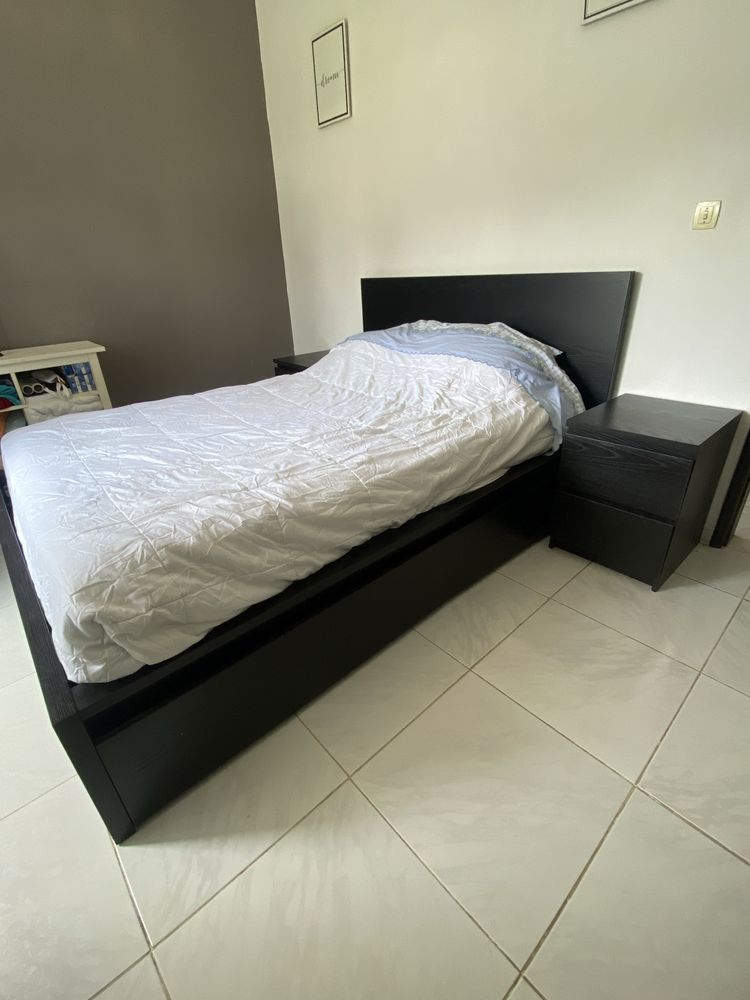 Conjunto - Cama e mesas de cabeceira malm - Ikea