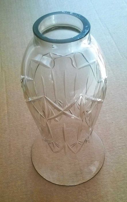 Tulipa em vidro lapidado geométrico