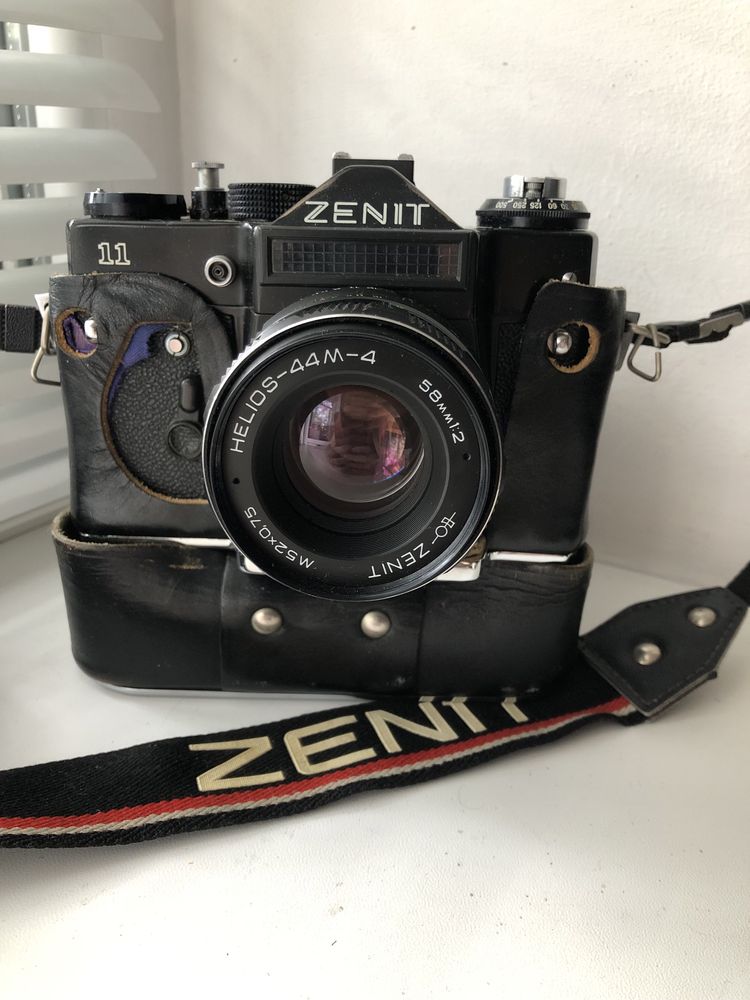 Фотоапарат Zenit 11 з обʼєктивом Helios-44M-4