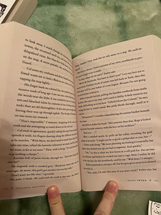 Вікторія Евеярд «Червона Королева» і «Скляний Меч» англійською