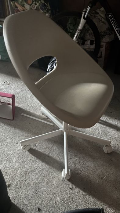 Cadeira escritorio nova praticamente sem uso