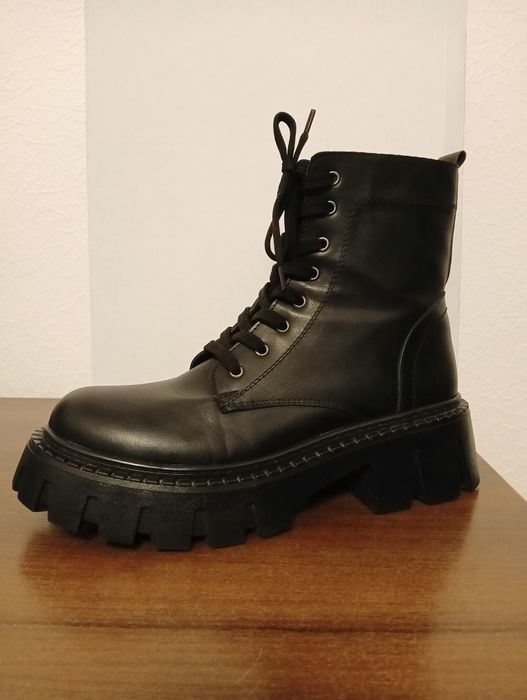 Демісезонні шкіряні жіночі чоботи (осінь,весна). Р.39.