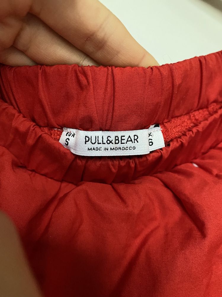 Sukienka z odkrytymi ramionami Pull&Bear