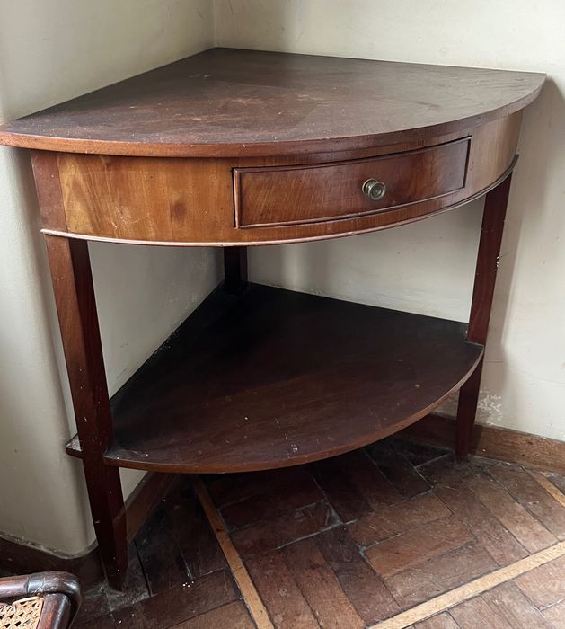 Par de pequenas cantoneiras em mogno