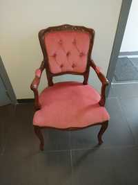 Stylowe krzesło rzeżbione