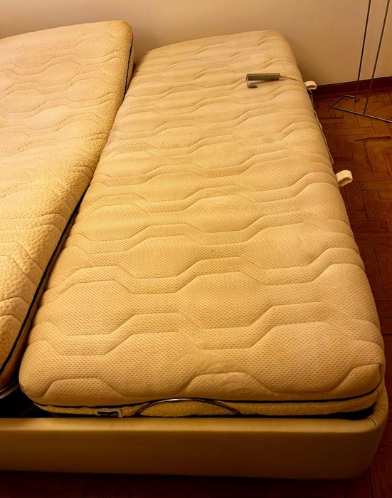 cama de casal com estrado elétrico articulado e colchões