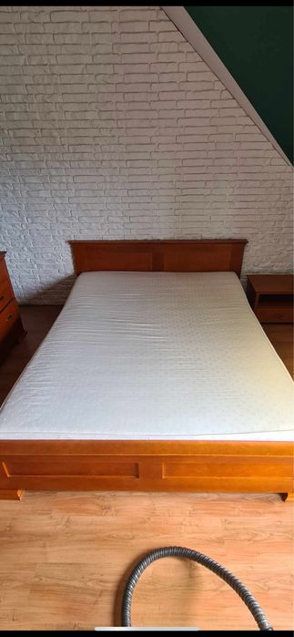 Łozko z materacem zima lato,komoda i dwa nakastliki