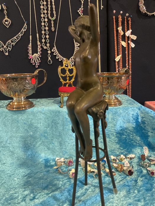 Bronze escultura em banco 29 cm  / outros anúncios em baixo