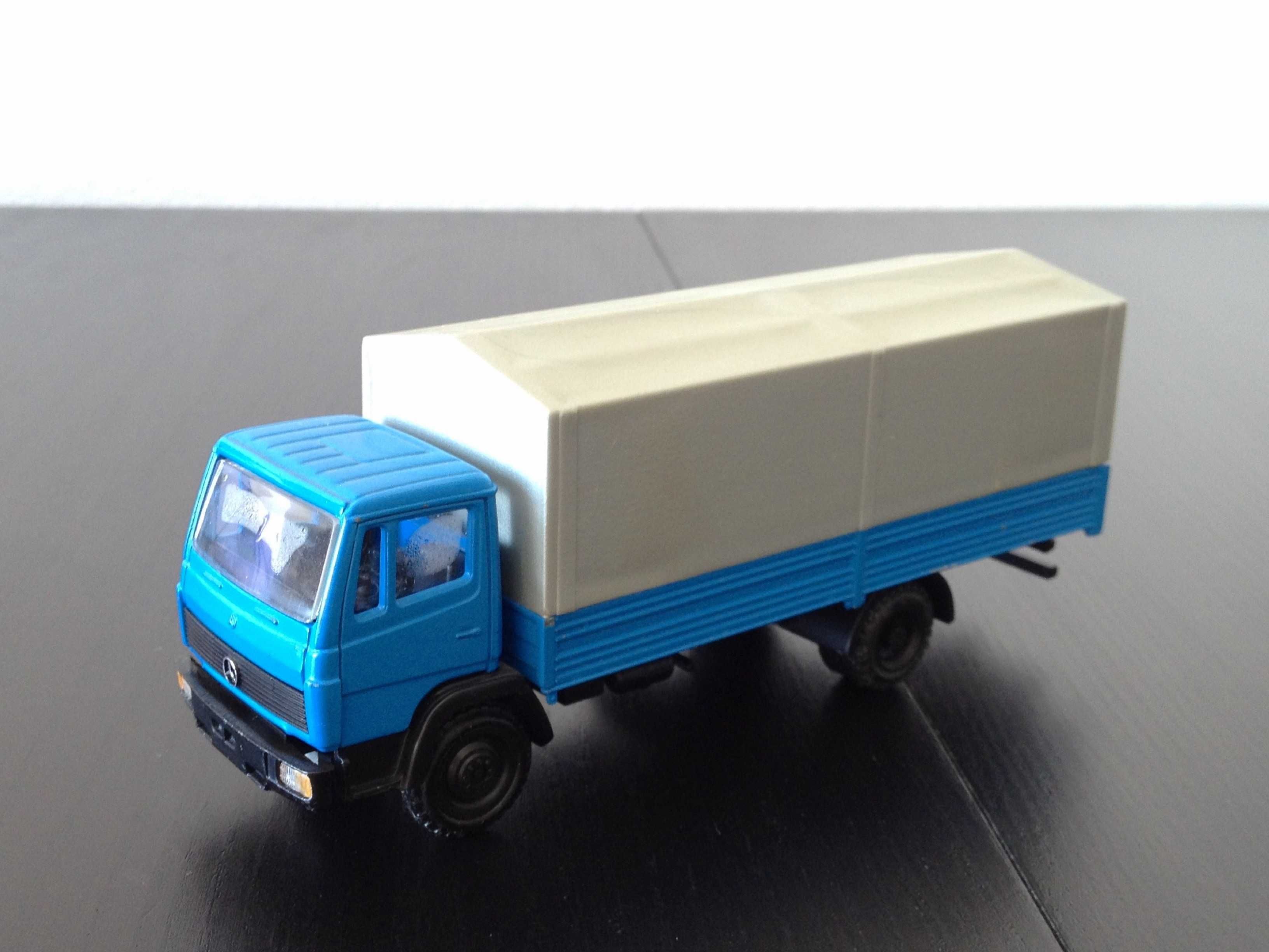 2x 1:50 NZG Mercedes LK Camião