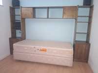 Sommier com arrumação e armário. OFERTA Mesa cabeceira DESOCUPAR