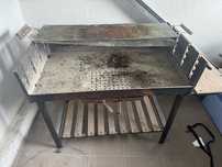 Duzy grill weglowy