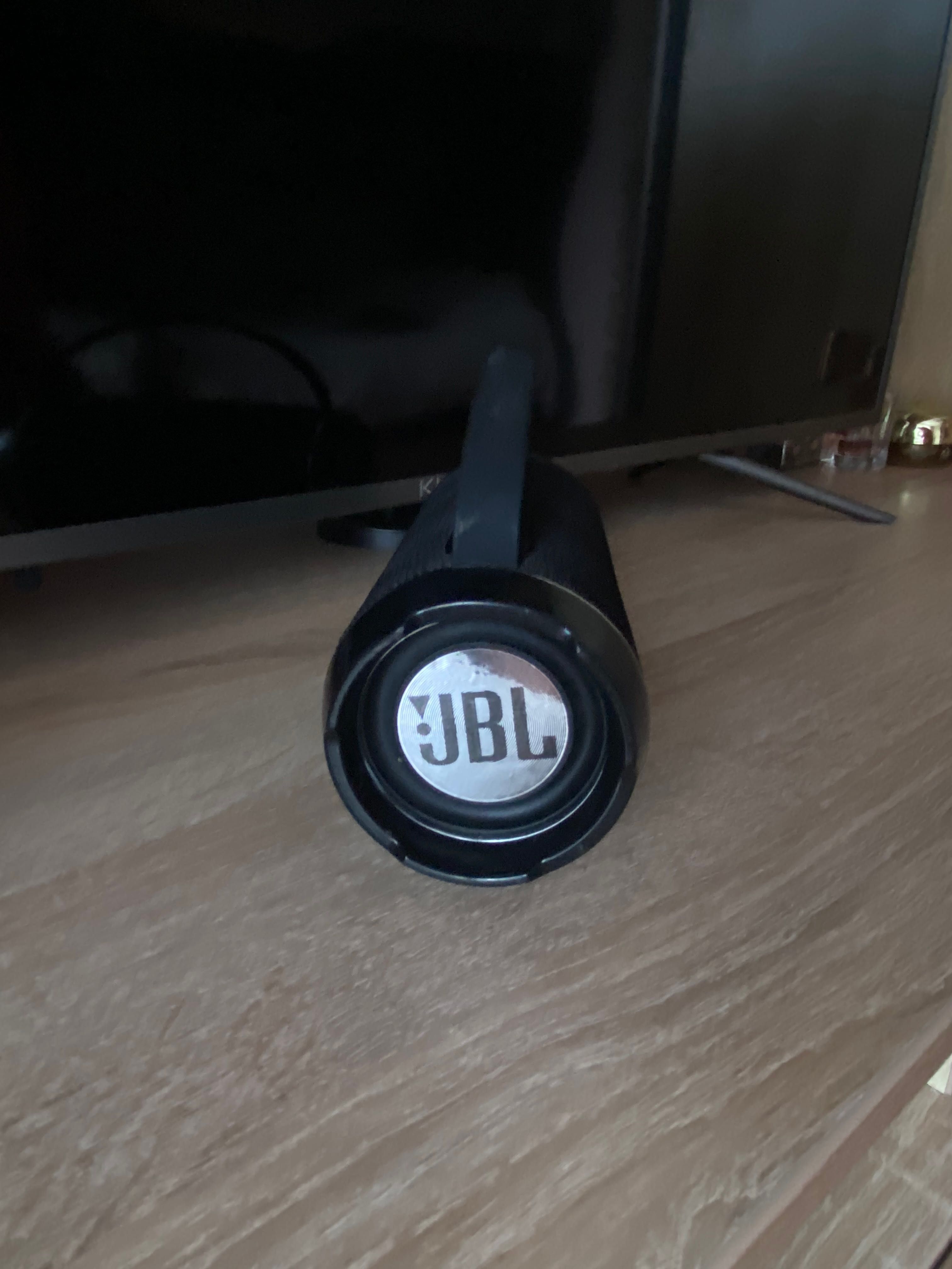 Колонка JBL, колір: чорний , майже нова , з ручками на підставці )