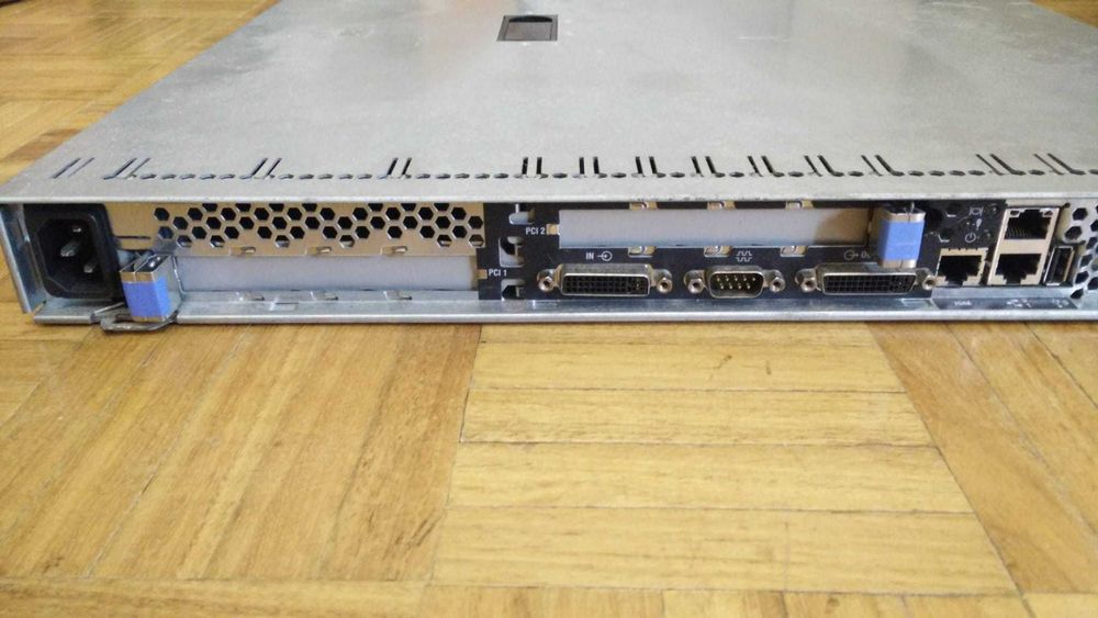 Servidor Rack IBM xSeries 335
