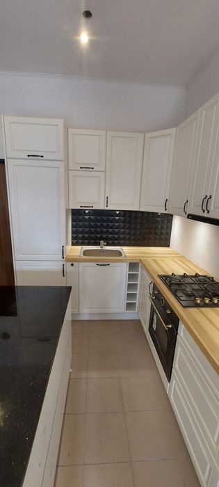 Meble kuchenne  z ekspozycji z   frontami lakierowanymi .