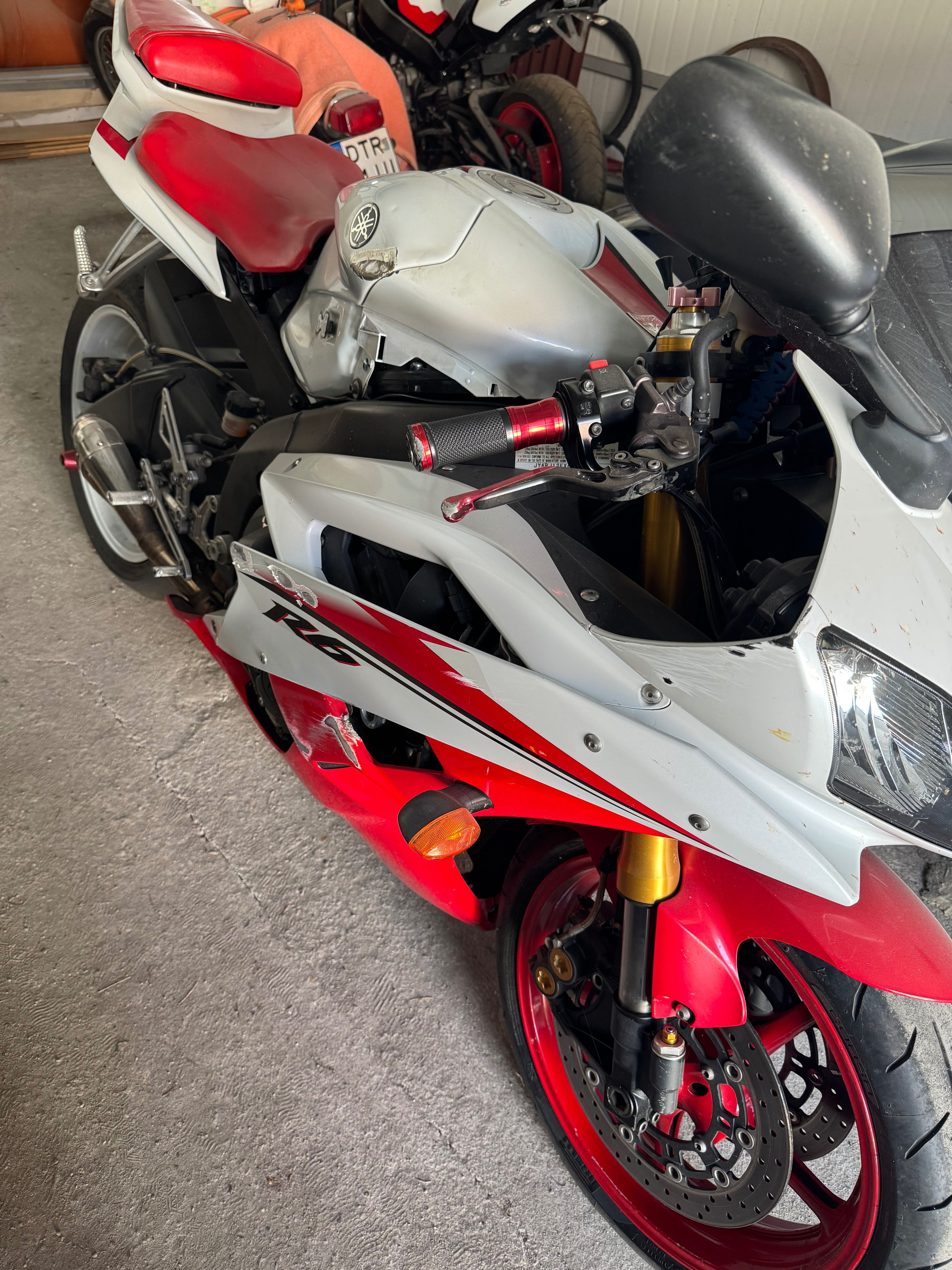 Yamaha YZF R6 Świeże opłaty