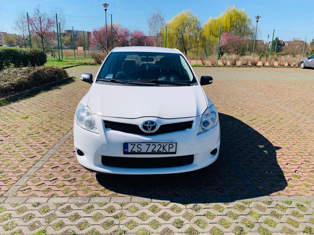 toyota auris Wynajem wypozyczalnia aut nrent.pl wynajmiemy