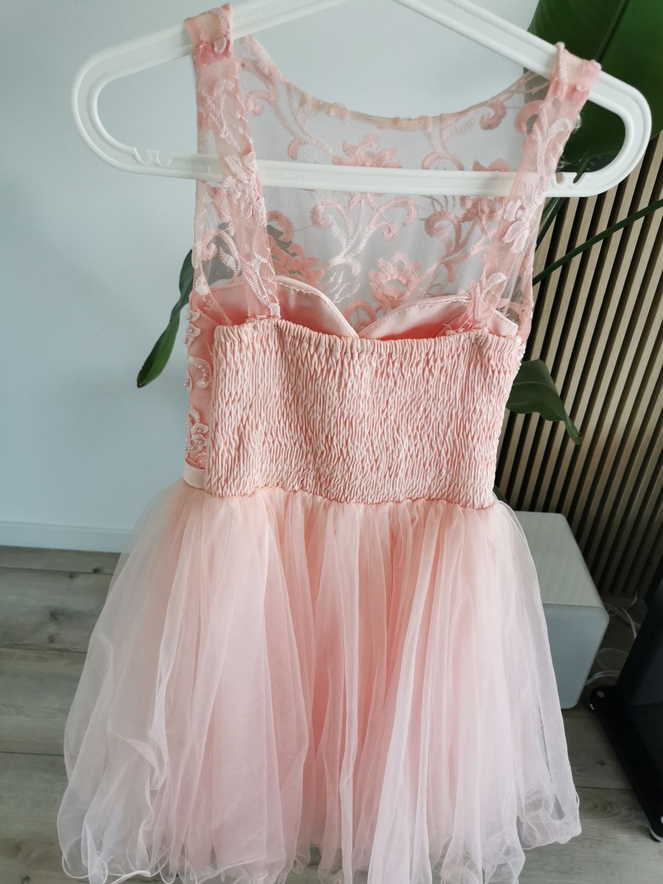 Różowa sukienka na wesele