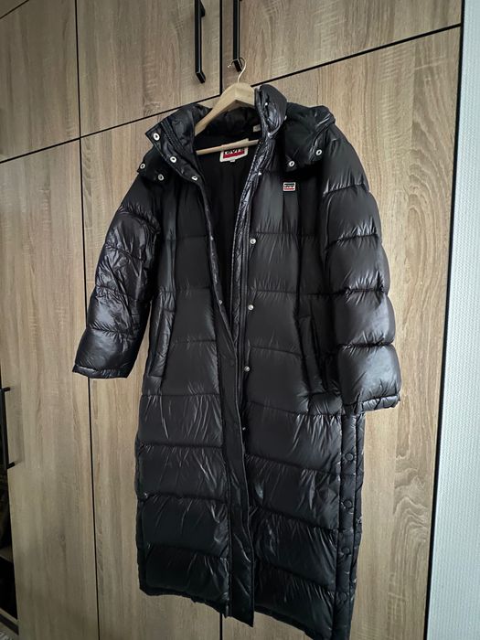 Теплий пуховик від бренду Levi’s