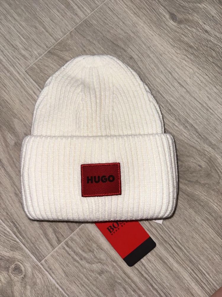 Шапка, шапочка hugo в кольорах